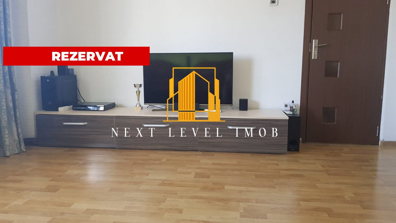 Vand apartament 3 camere Rolast