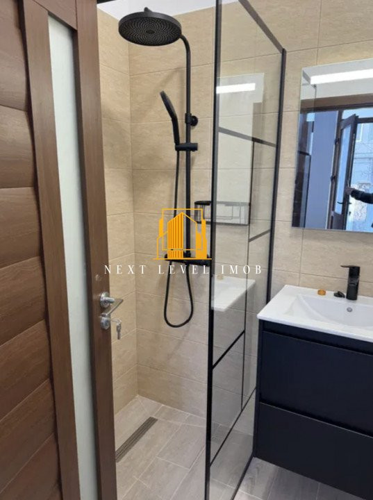 Spațiu comercial – Zona Ultracentrală, Pitești, 4 camere, 130 mp
