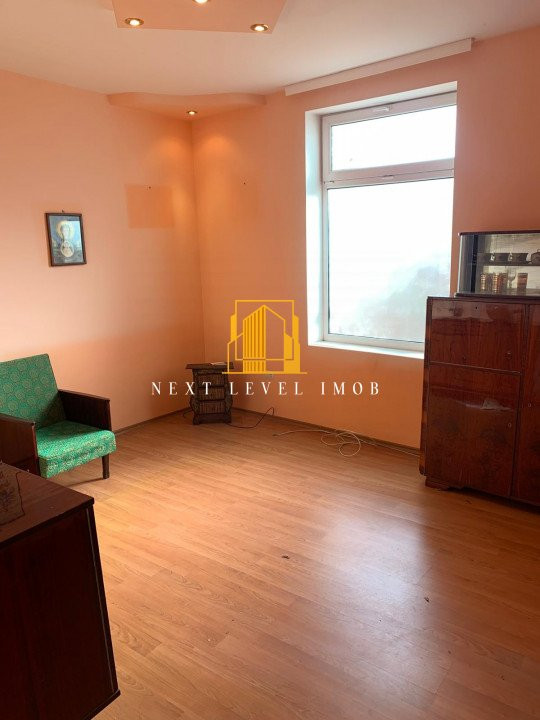  Apartament în casă  – Strada Trivale, Pitești