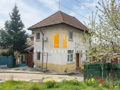  Apartament în vilă  – Strada Trivale, Pitești