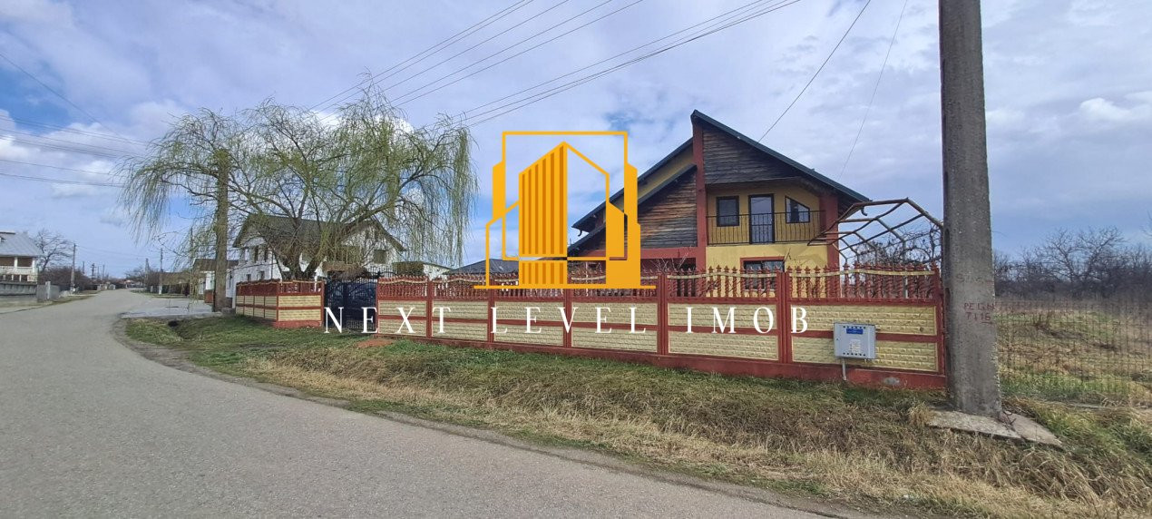 Casa+teren 1500 mp Poiana Lacului sat Dinculești