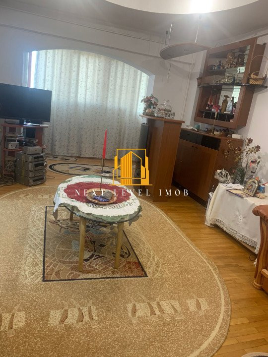 Apartament 3 camere, decomandat, zona Banat