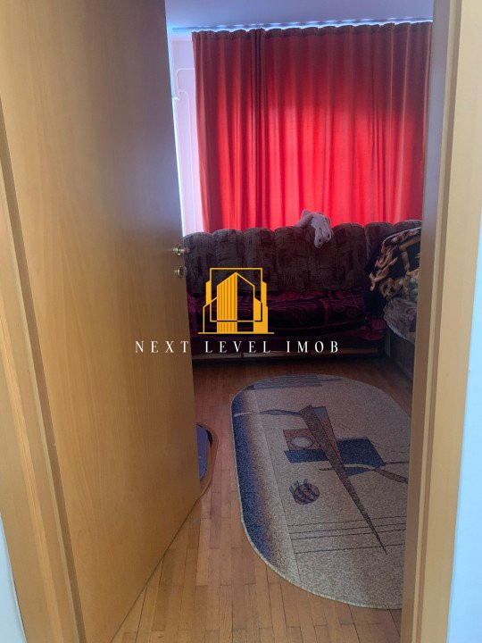 Apartament 3 camere, decomandat, zona Banat