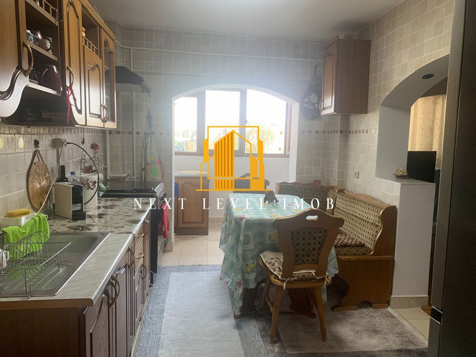 Apartament 3 camere, decomandat, zona Banat