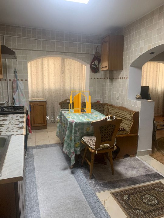 Apartament 3 camere, decomandat, zona Banat