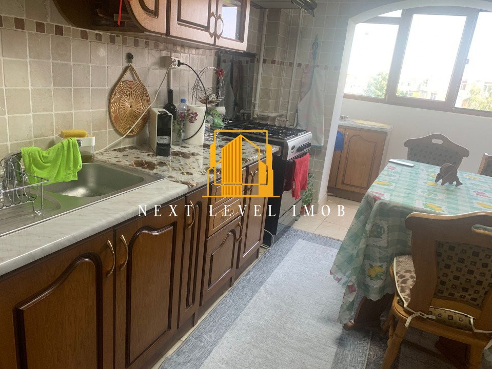Apartament 3 camere, decomandat, zona Banat