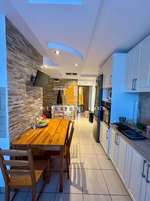 Apartament 3 camere, decomandat – zona Rolast (DNA Găvana)
