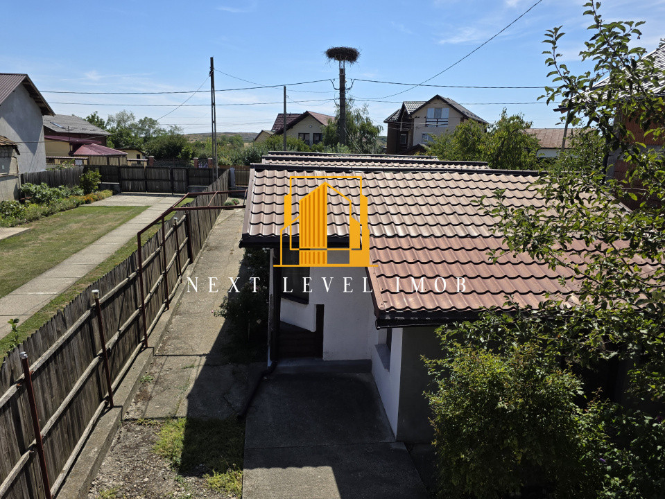 Turcesti - 2 case, curte comună, 100 mp + 920 mp teren