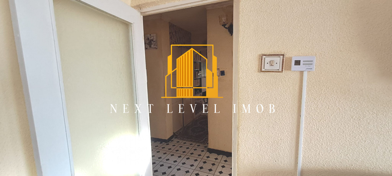 Apartament 3 camere decomandat - Strada Traian colț cu Vasile Lupu