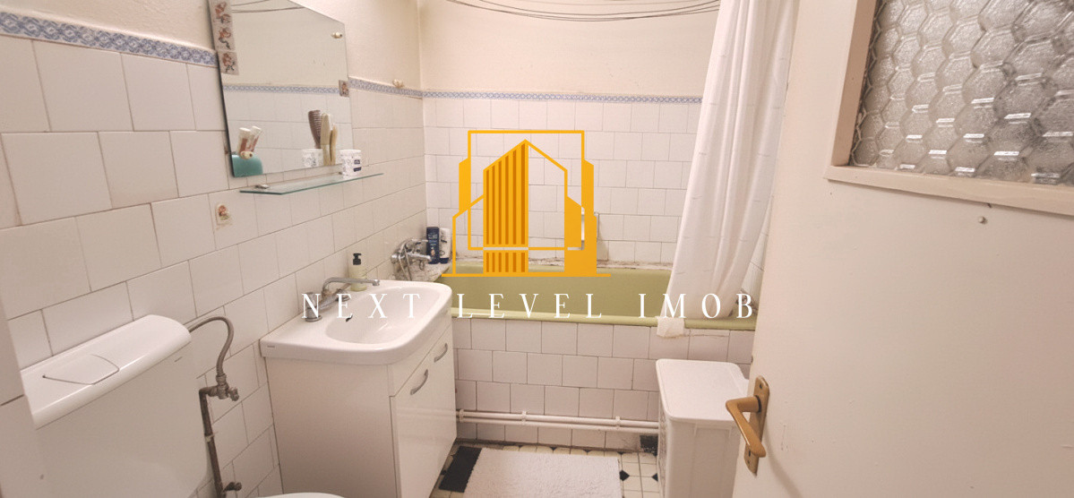 Apartament 3 camere decomandat - Strada Traian colț cu Vasile Lupu