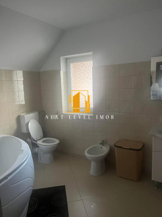 Casă modernă de închiriat–5 camere–Trivale–Câmpului