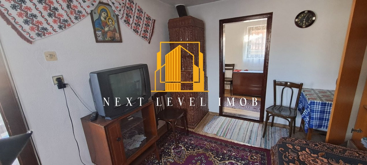 Casă de vânzare – 3 camere – Comuna Mihăești, sat Văcărea