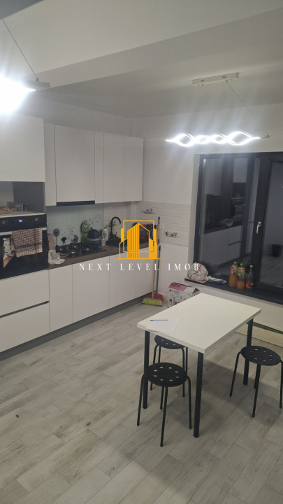 Clădire modernă de birouri-închiriere 