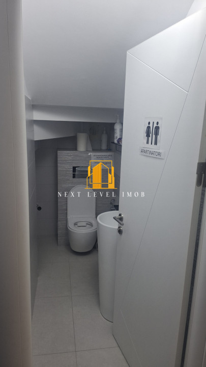 Clădire modernă de birouri-închiriere 