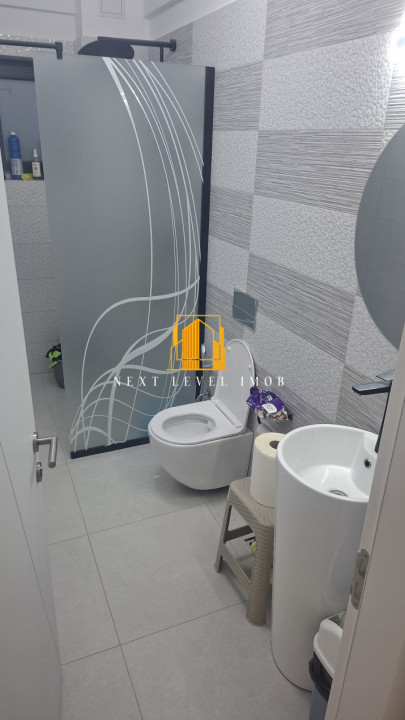 Clădire modernă de birouri-închiriere 