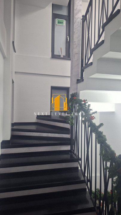 Clădire modernă de birouri-închiriere 