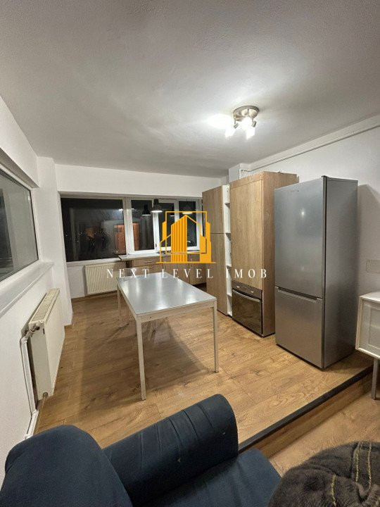 Apartament de închiriat – 3 camere, decomandat
